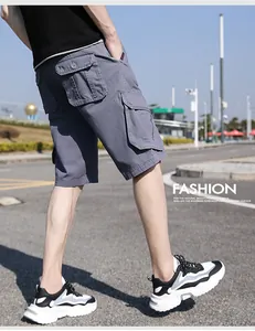 Detailansicht grauer Cargo-Shorts für Herren mit funktionalen Mehrfachtaschen.