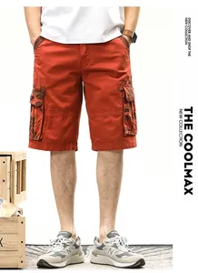 Detailansicht der Retro-Cargo-Shorts für Herren in Orange mit Camouflage-Taschen