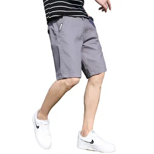 Pantaloncini cargo grigi larghi da uomo, ideali per un look estivo casual e fresco