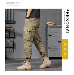 Vue latérale détaillée du pantalon cargo jogging homme kaki style streetwear rétro