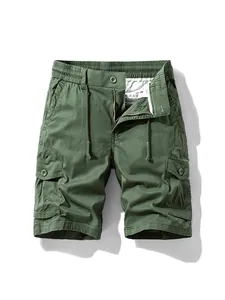 Men's retro casual cargo shorts in army green with elastic drawstring waist and pockets.