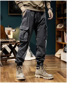 Pantalon cargo jogger rétro gris foncé pour homme avec plusieurs poches pour l'hiver