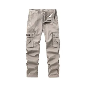 Pantaloni cargo kaki da uomo a gamba dritta con un funzionale design a tasche multiple