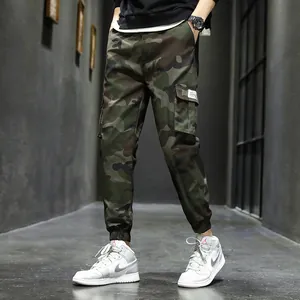 Men's camouflage cargo jogger pants with multiple pockets in pure cotton fabric