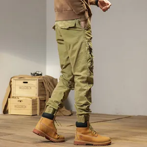 Men's American vintage style multi-pocket olive green cargo jogger pants for outdoor wear