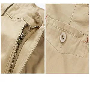 Détail macro du short cargo pour homme montrant la fermeture éclair et la poche boutonnée.