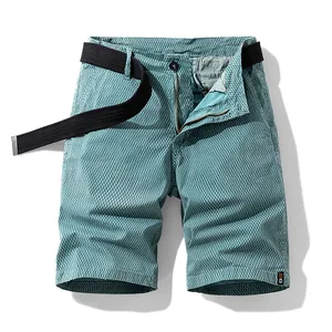 Pantaloncini cargo estivi da uomo in verde acqua con motivo a quadri e vestibilità comoda