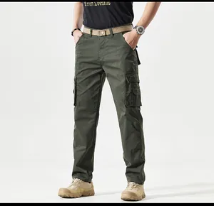 Gedetailleerd overzicht van olijfgroene slim straight multi-pocket cargobroek met riem