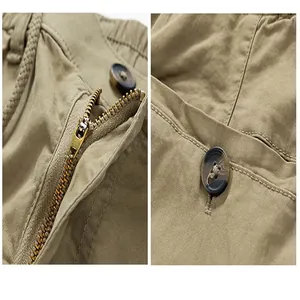 Detailweergave van kaki cargo shorts met stevige rits en zakken met knoopsluiting.