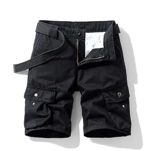 Short cargo noir pour homme avec poches multiples et ceinture, style streetwear.