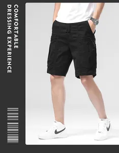 Vue détaillée de haute qualité du short cargo noir pour hommes avec poches fonctionnelles