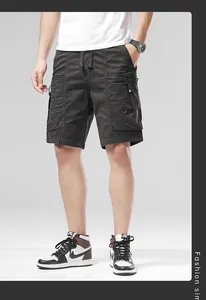 Détail du design multi-poches et de la taille à cordon du short cargo noir pour hommes
