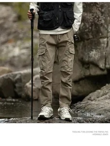 Vue détaillée du pantalon cargo d'extérieur pour hommes de style montagne en kaki