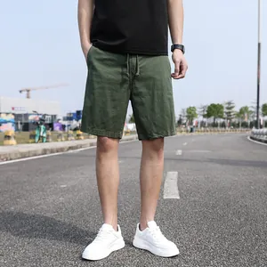 Green vintage style men's loose cargo shorts for summer casual outdoor streetwear