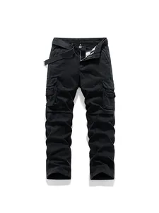 Schwarze Cargo-Hose für Herren, gerader Schnitt mit Taschen und Stoffgürtel, lässig