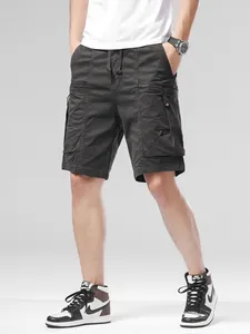 Short cargo homme gris anthracite avec plusieurs poches et taille à cordon de qualité.