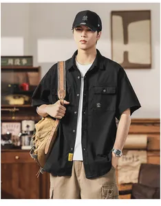Retro black short-sleeve cargo shirt for men with multi-pocket design for a casual outdoor look
