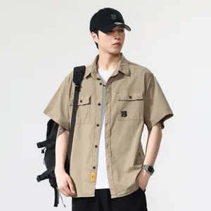 Men's khaki short-sleeved workwear shirt with utility pockets in retro casual style