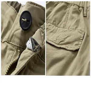 Gros plan sur la fermeture éclair, le bouton et la poche de ce short cargo kaki