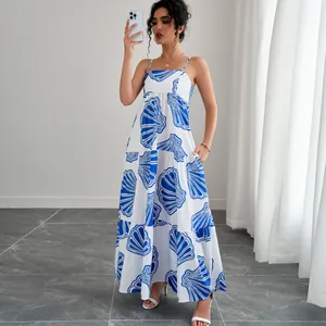 Vollansicht eines cami Maxikleides mit blauem Muscheldruck für den Strandurlaub