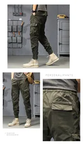 Detailansicht der olivgrünen Cargohose für Herren mit Taschen und Bündchen.