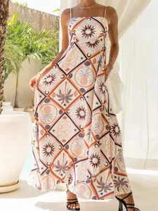 Robe longue à fines bretelles style bohème avec motif tropical de soleil et d'ananas