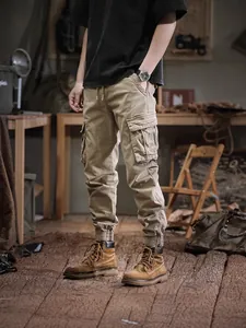 Gefütterte Cargo-Hose für Herren in Khaki mit Taschen und Jogger-Bündchen für Outdoor-Aktivitäten