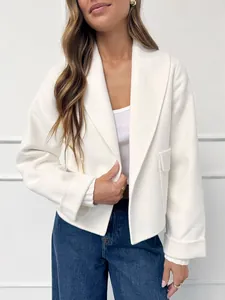 Elegante witte korte wollen jas met revers en zakken voor dames stijlvolle look