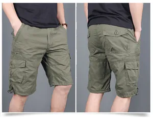 Vue avant et arrière du short cargo vert armée robuste pour homme avec plusieurs poches