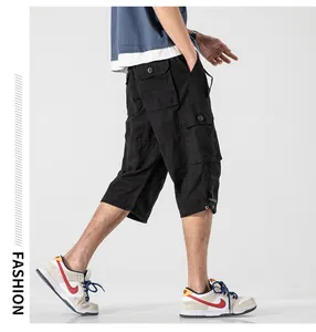 Loose fit men's black cargo 7-point shorts featuring a multi-pocket utility design