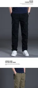 Detailansicht robuster Cargo-Hose mit mehreren Taschen in klassischem Schwarz und Olivgrün.