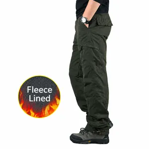 Pantaloni cargo da uomo verde scuro foderati in pile per l'inverno e l'esterno