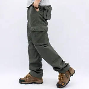 Men's loose multi-pocket straight leg cargo pants in classic army green outdoor style