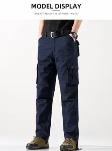 Vue détaillée d'un pantalon cargo bleu foncé durable pour homme avec poches cargo
