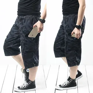 Loose summer camouflage cargo pants for men featuring multi-pockets and a 3/4 length