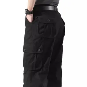 Pantalon cargo noir pour hommes avec plusieurs poches fonctionnelles et coupe droite