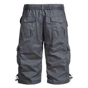 Vue arrière du short cargo pour homme en coton gris résistant avec plusieurs poches