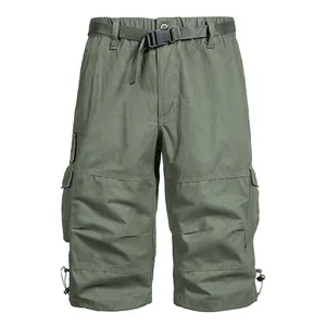 Short cargo homme en coton vert olive avec ceinture intégrée et grandes poches latérales