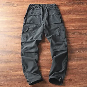 Vista posteriore dei pantaloni cargo da trekking convertibili da uomo con tasche multiple