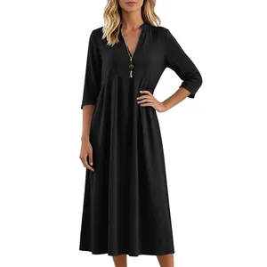 Dettaglio elegante abito midi nero in cotone e lino con scollo a V