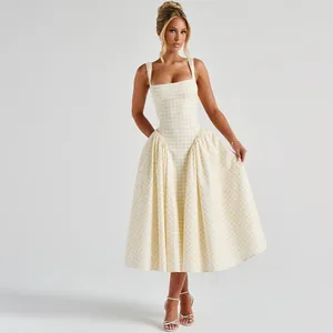 Elegant yellow gingham midi dress with square neck and voluminous gathered skirt details