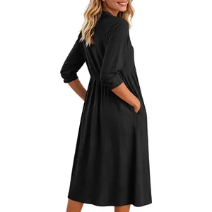 Vista posteriore di un abito midi casual in cotone e lino nero con tasche laterali