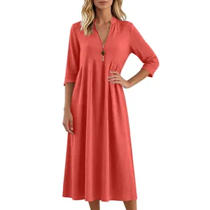 Foto professionale di un abito midi casual in cotone e lino rosso corallo con scollo a V