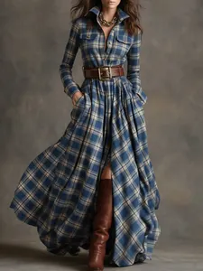 Detail van Franse vintage geruite maxi-jurk met een bruine leren tailleriem