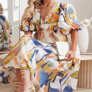Elegante vestido midi bohemio con estampado floral, escote en V y mangas abullonadas