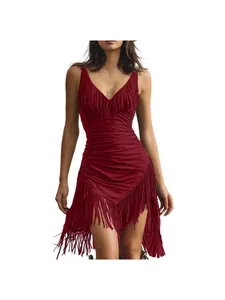 Abito aderente sexy bordeaux con scollo a V profondo e eleganti dettagli con frange