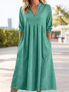 Elegante abito estivo in cotone e lino verde acqua con scollo a V e tasche laterali