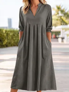 Abito lungo casual grigio con scollo a V e tasche, tessuto estivo in cotone e lino traspirante