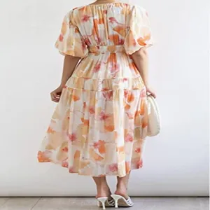 Vista posterior de vestido midi bohemio floral con mangas abullonadas y volantes