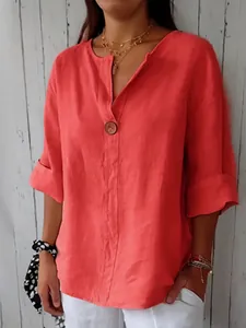 Top ampio in cotone e lino corallo con scollo a V e bottone centrale per donna